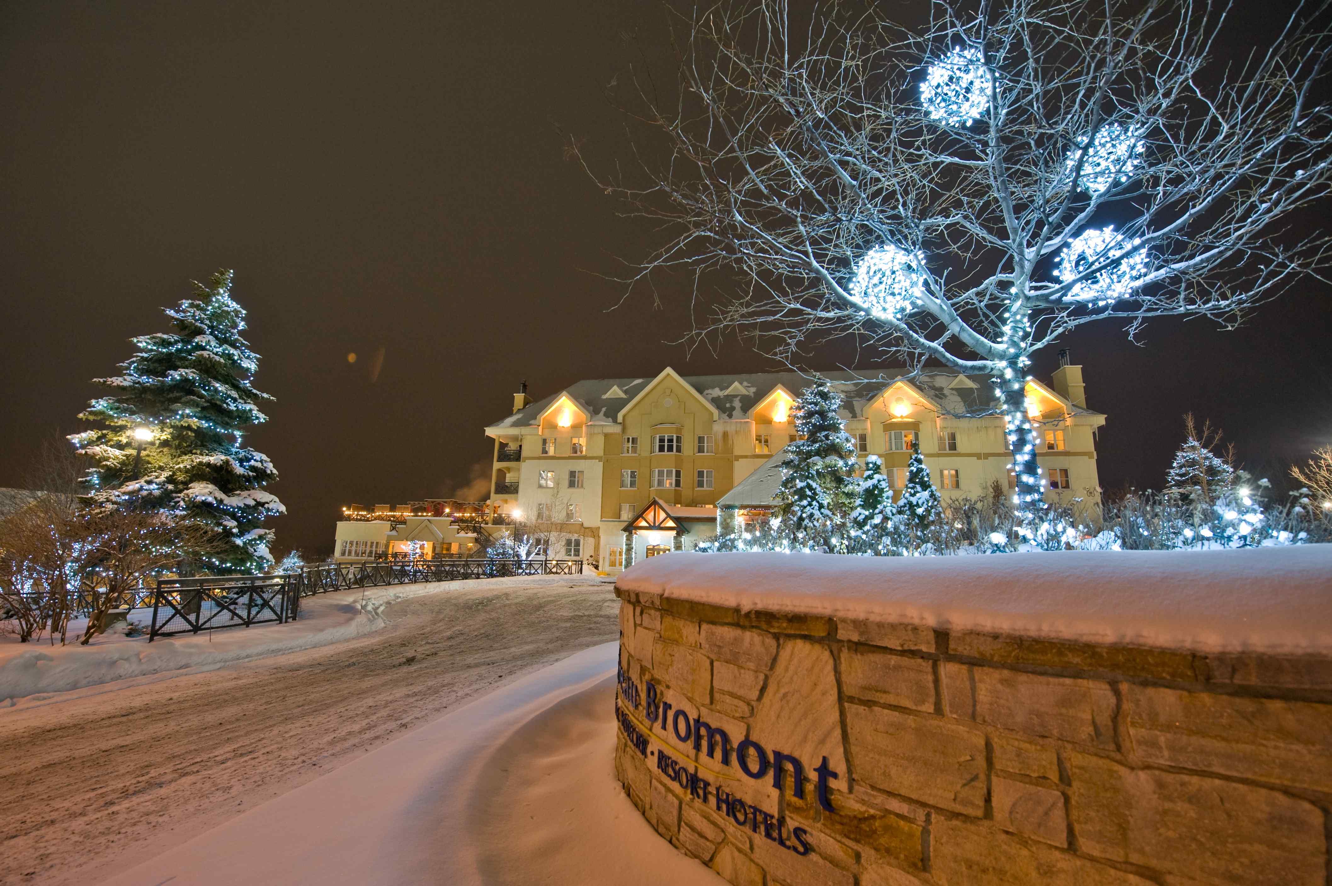 Hotel Chateau Bromont Exterior photo