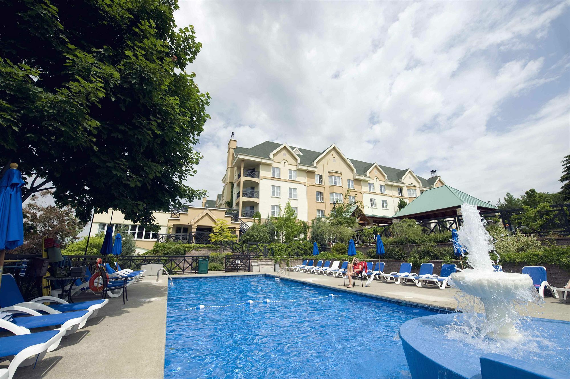 Hotel Chateau Bromont Exterior photo